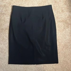 Classic Anne Klein pencil skirt in black, size 4, excellent condition